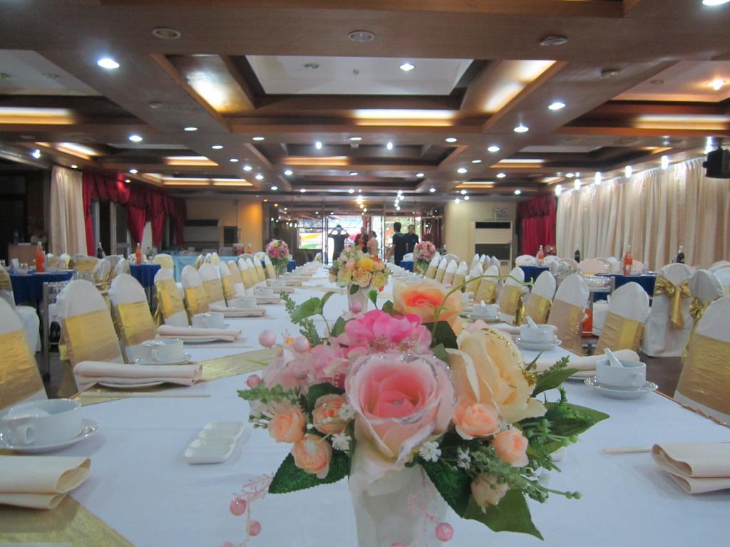 Lopburi Inn Hotel Exterior photo