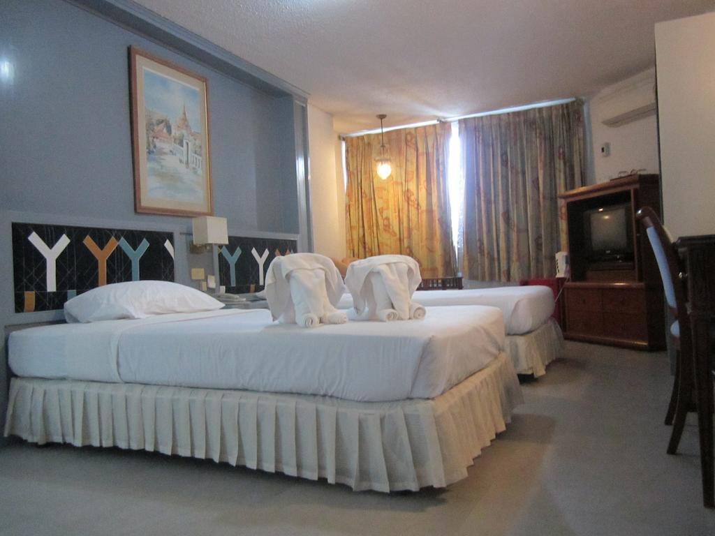 Lopburi Inn Hotel Room photo
