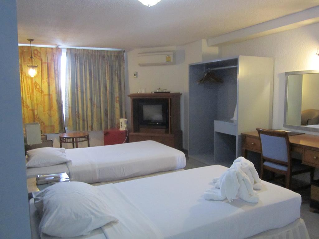 Lopburi Inn Hotel Room photo