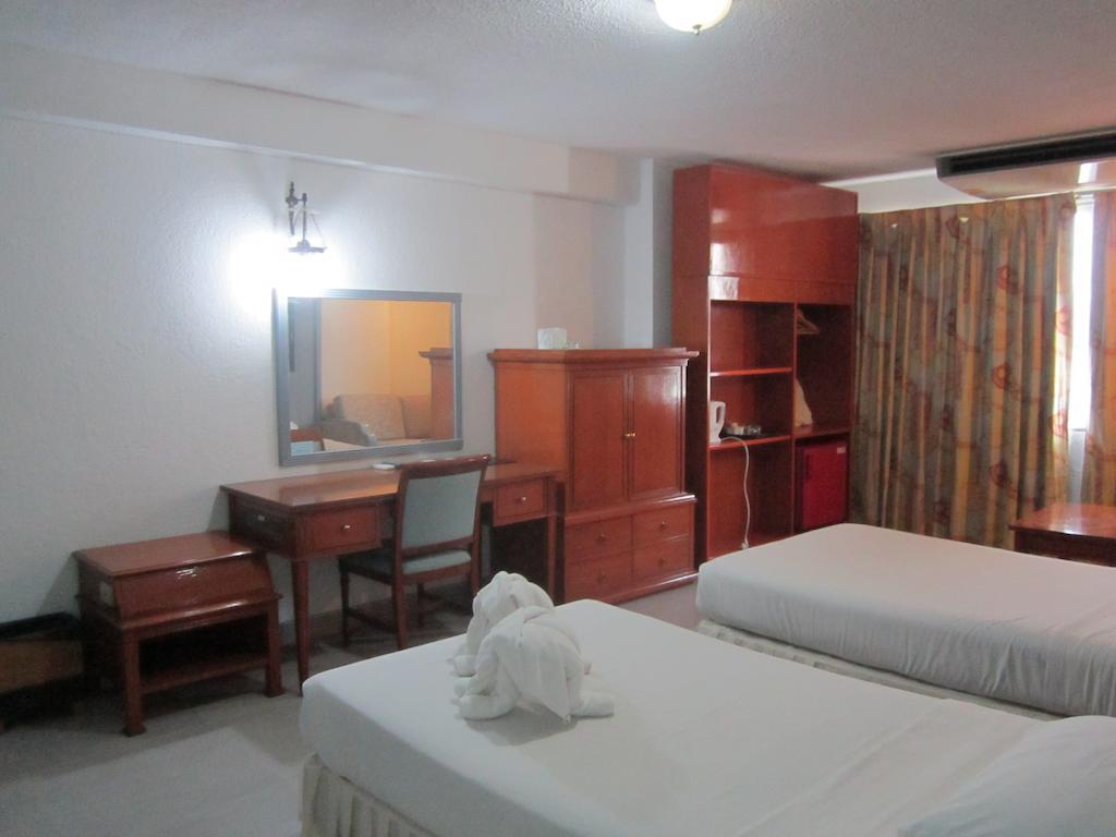 Lopburi Inn Hotel Room photo