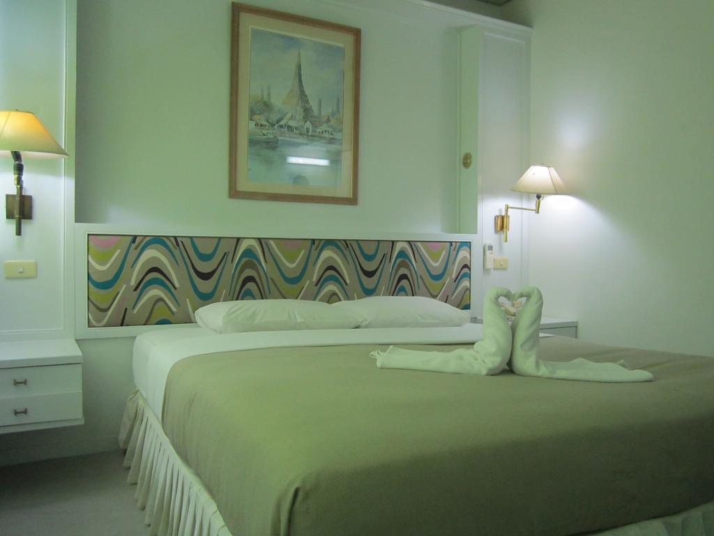 Lopburi Inn Hotel Room photo