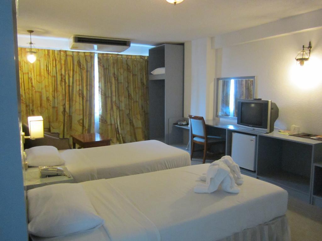 Lopburi Inn Hotel Room photo