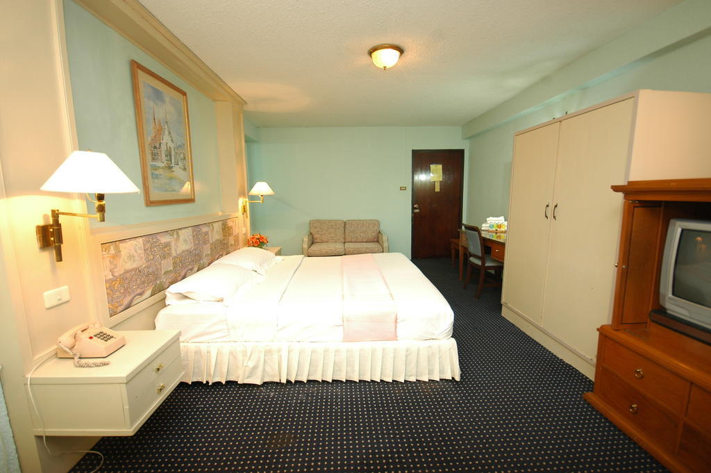 Lopburi Inn Hotel Room photo