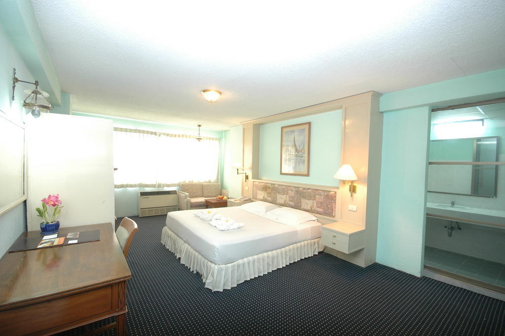 Lopburi Inn Hotel Room photo