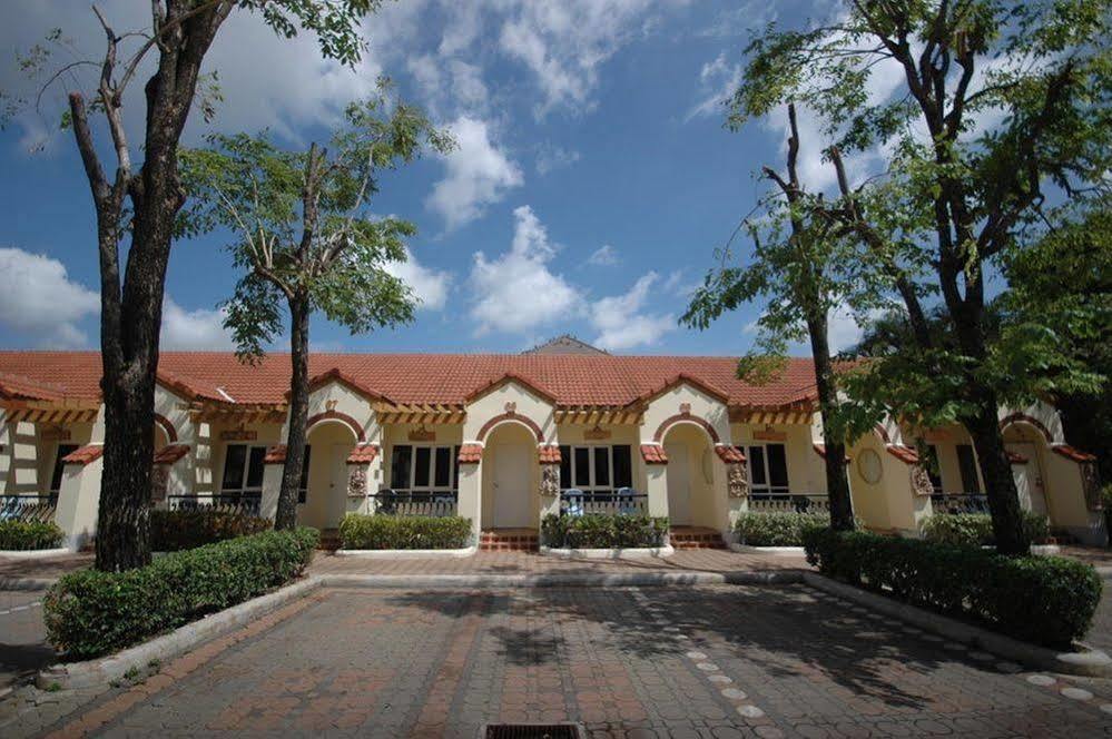 Lopburi Inn Hotel Exterior photo