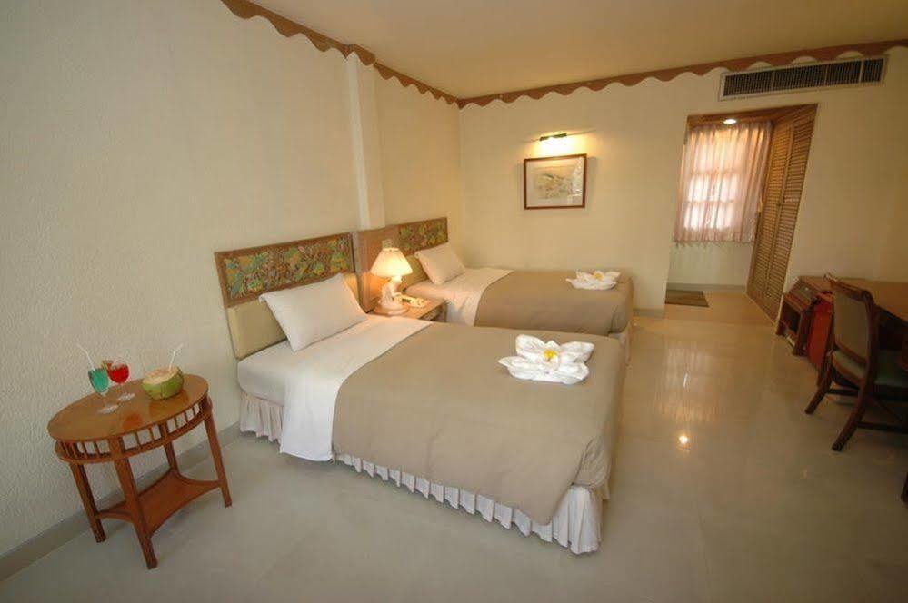 Lopburi Inn Hotel Exterior photo