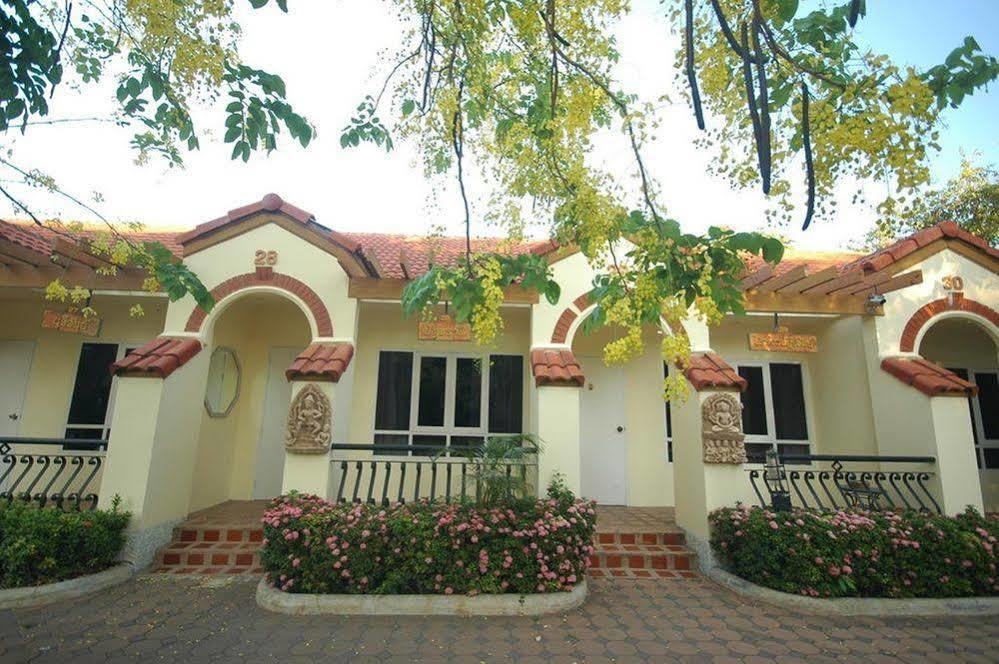 Lopburi Inn Hotel Exterior photo
